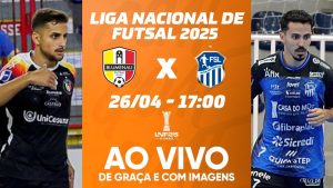 Blumenau x São Lourenço na imagem, jogador do Blumenau, à esquerda, e jogador do São Lourenço, à direita.